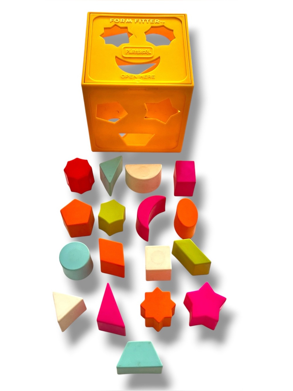Vintage 80s Playskool Plastic Form Fitter Shape Sorter Baby Toy W/17 Shapes C-8